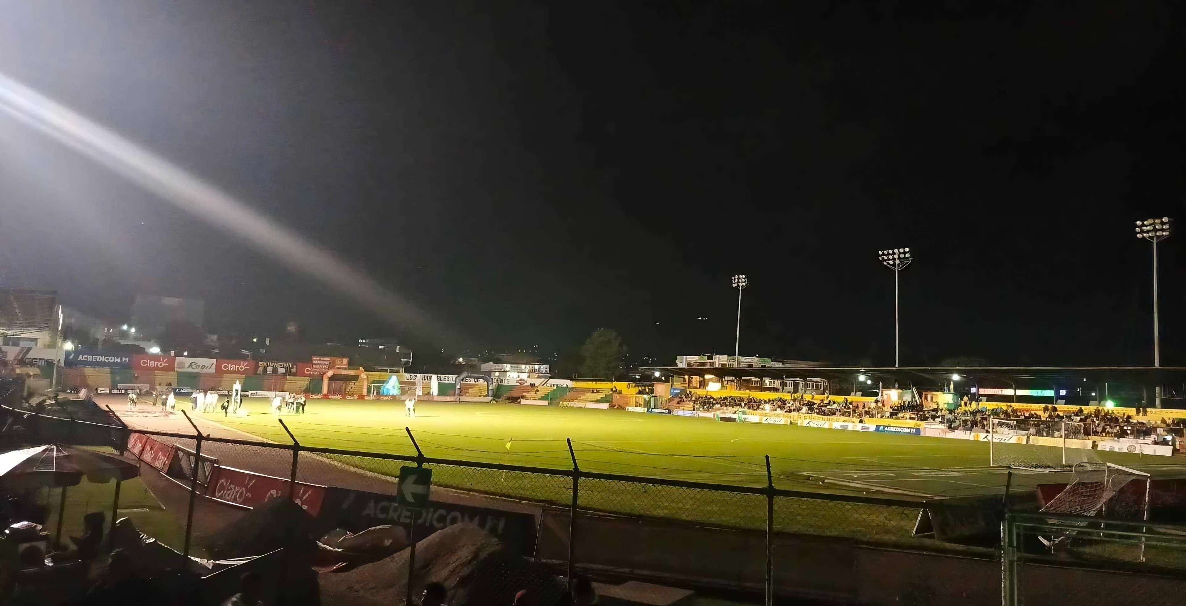 Multan a Deportivo Marquense por agresión de aficionados a los árbitros
