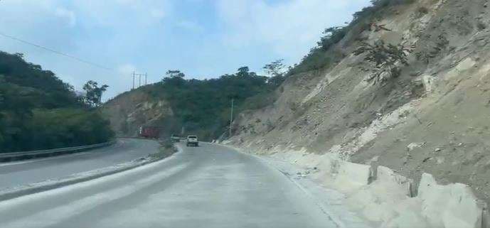 Habilitan paso tras deslizamiento en el km 61 de ruta al Atlántico