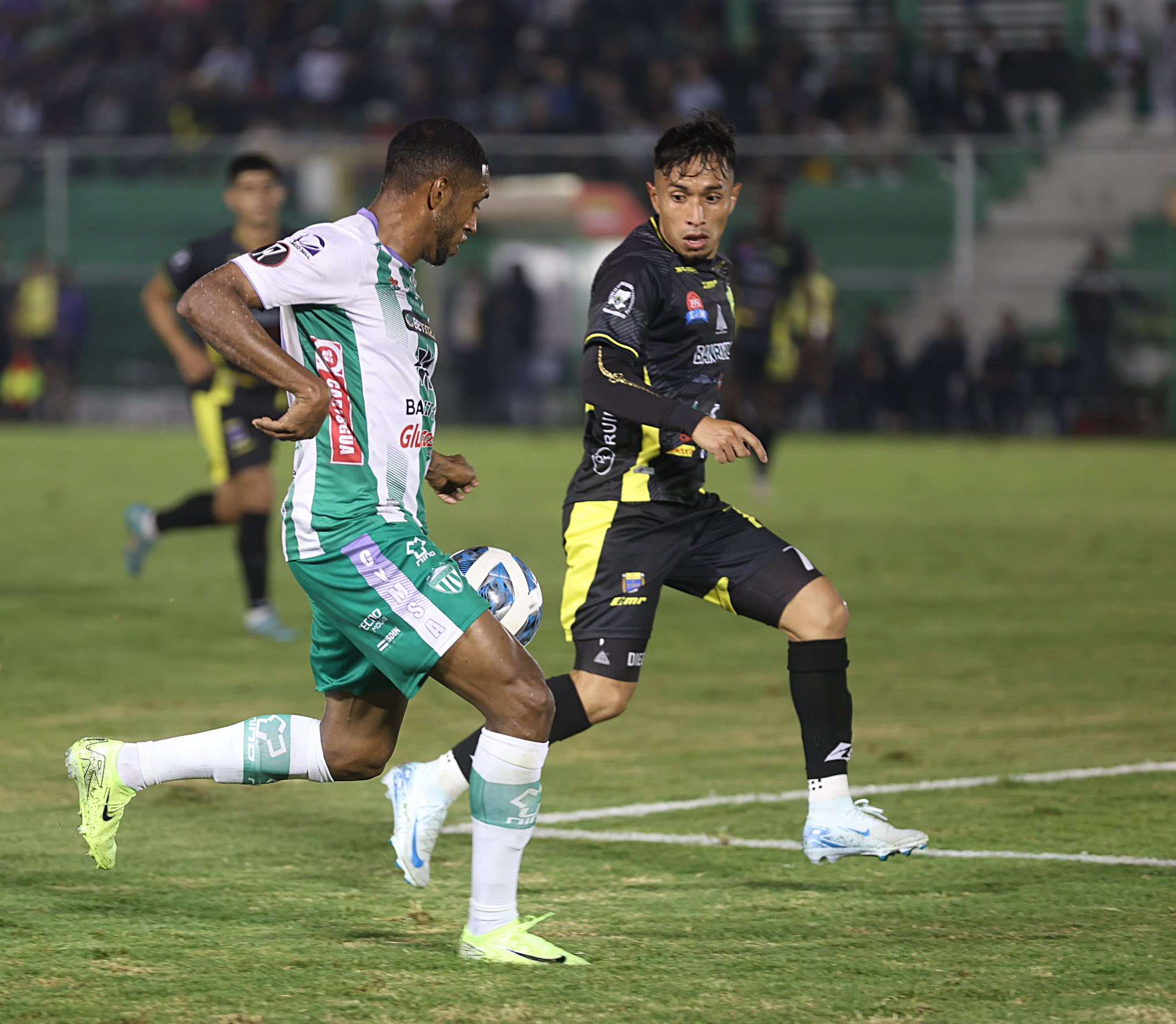 Xinabajul reacciona y evita su caída en el estadio Pensativo