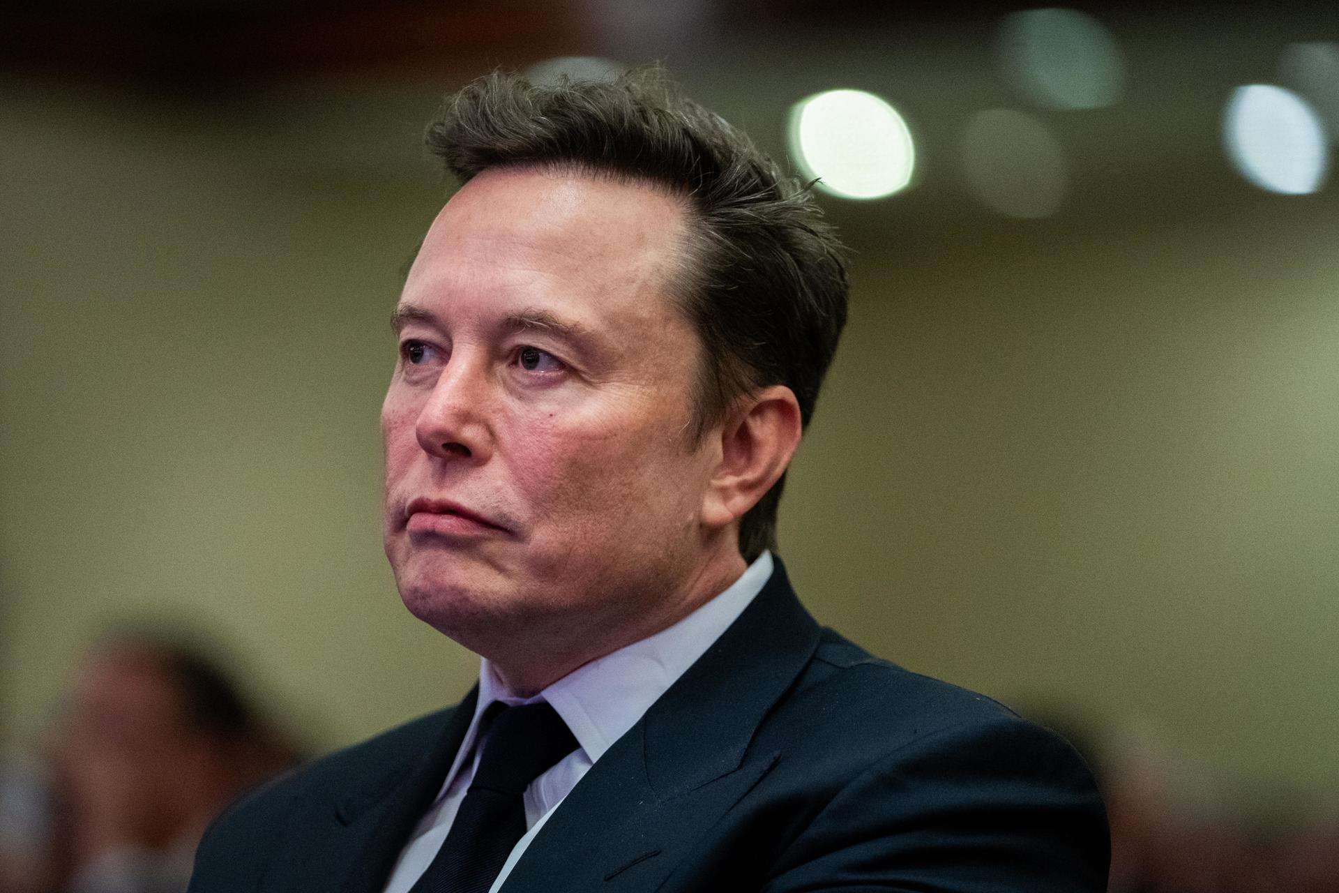 El "gran Elon Musk" convence a Donald Trump para "desmantelar" la burocracia de EE.UU.