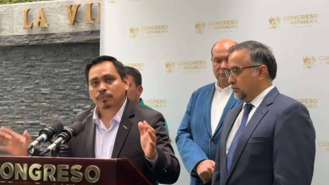 Bancada VOS presenta propuesta de mejora en inversión para Salud y Educación