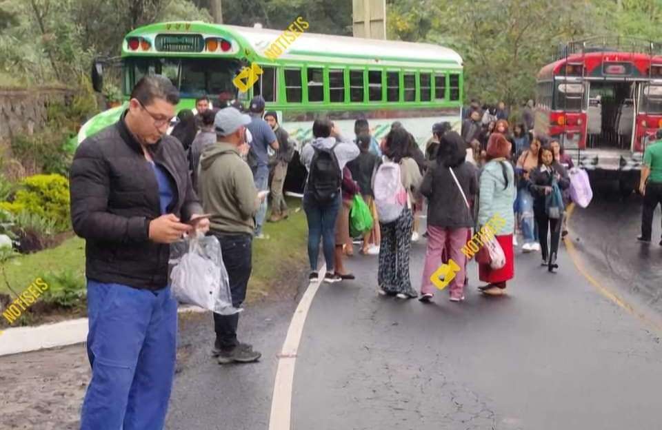 ÚLTIMA HORA | Chocan dos buses en Chimaltenango