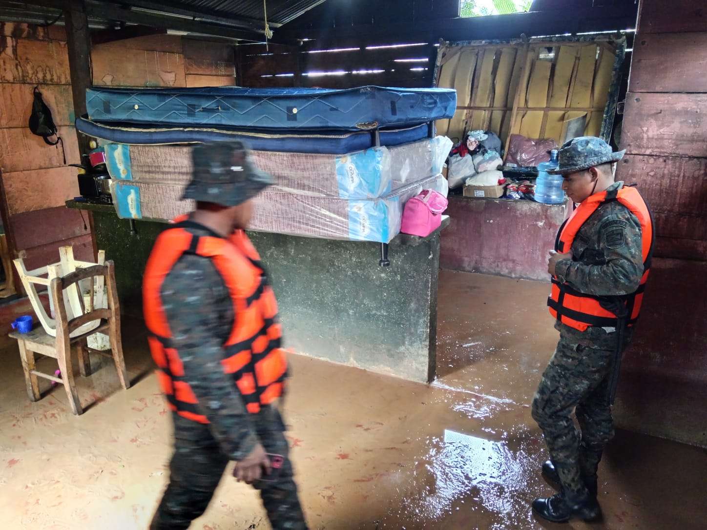 EN FOTOS | Inundaciones afectan viviendas en Alta Verapaz