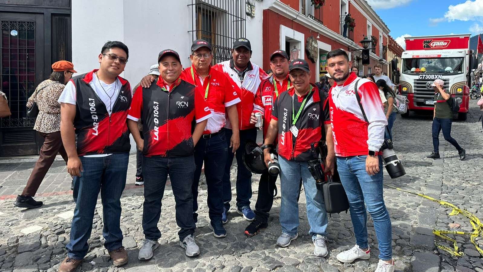 ¡Felicidades al Team La Red por llegar a la meta de la Vuelta Ciclística!