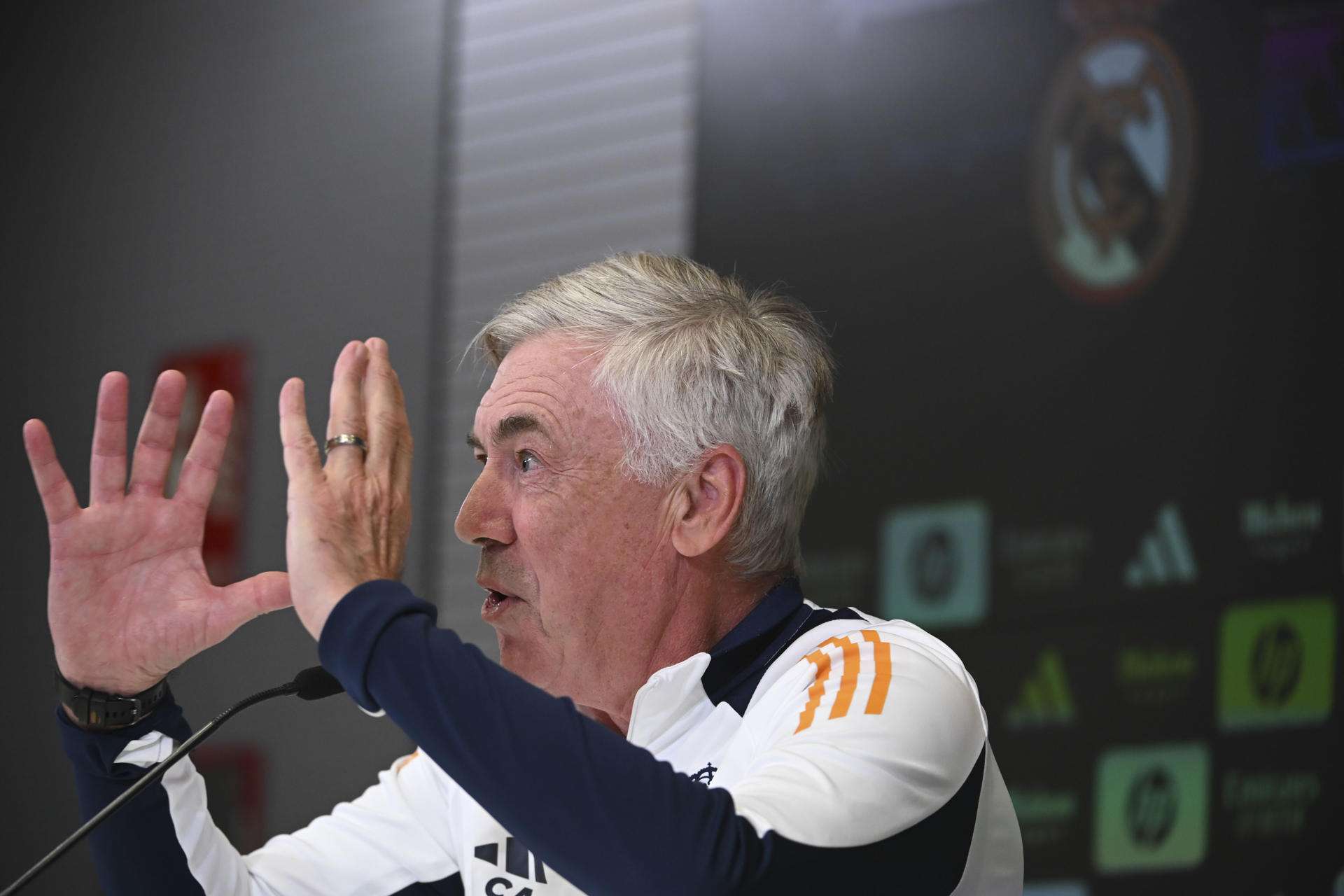 Ancelotti: «Me están tirando demasiados palos»