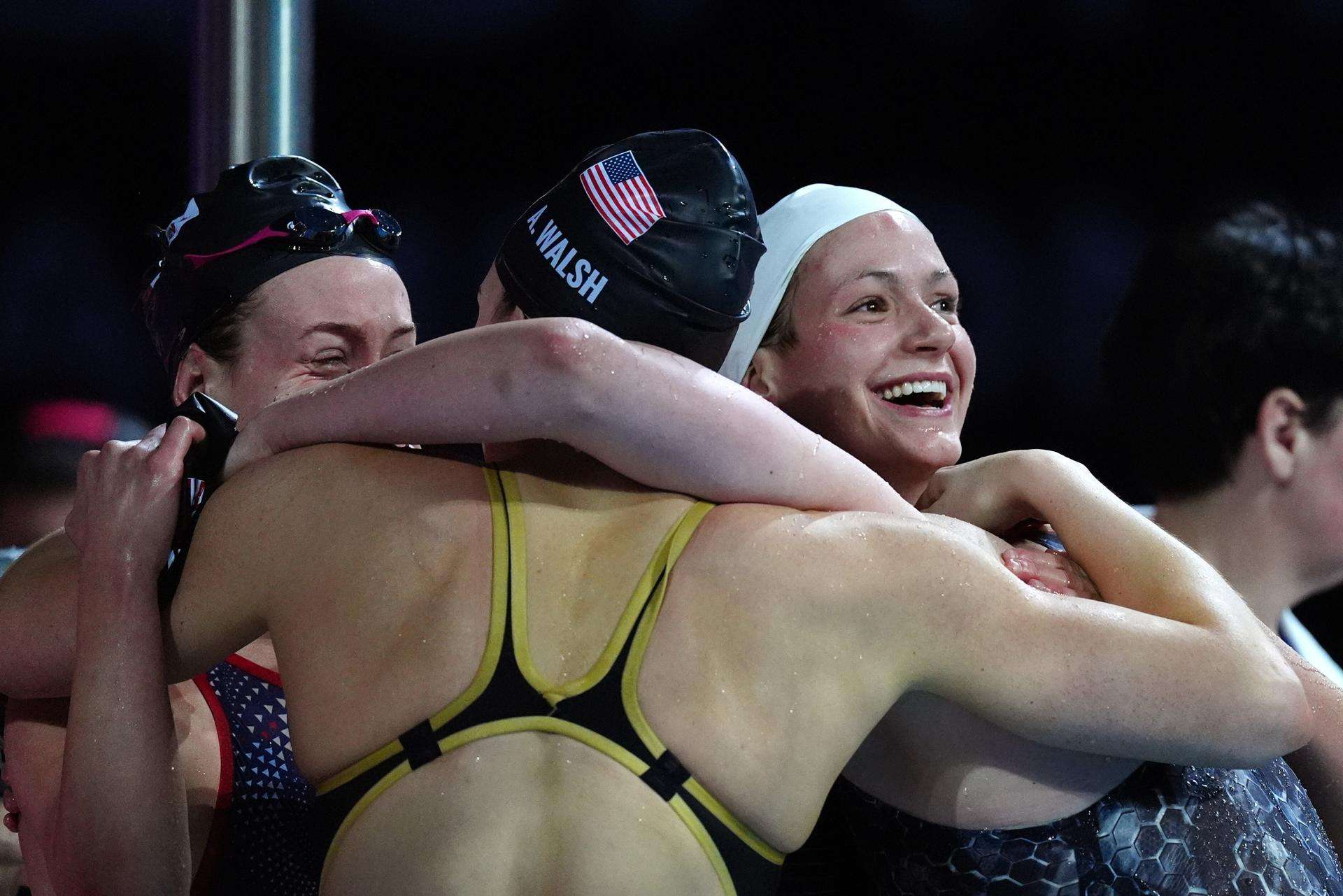El relevo femenino de Estados Unidos fija un nuevo récord del mundo del 4×200