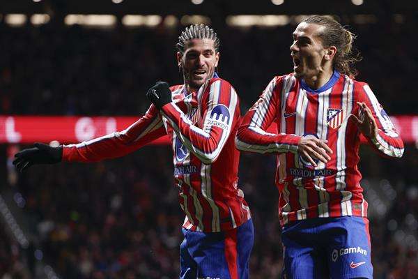Griezmann levanta al Atlético de la lona y le lleva a la remontada sobre Sevilla