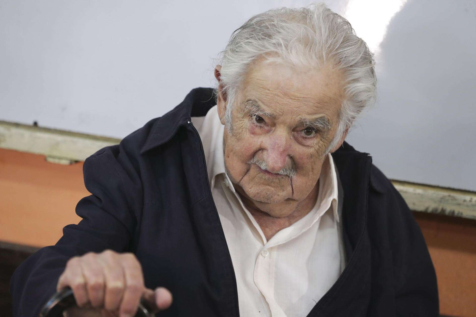 Mujica evoluciona bien luego de que le implantaran un stent en el esófago