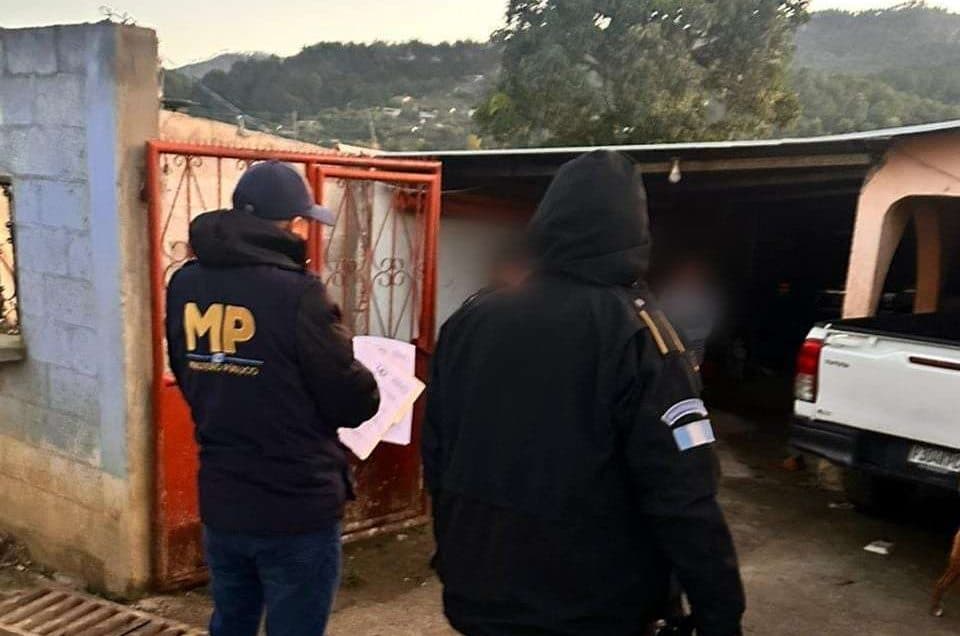 EN IMÁGENES | Fiscalía captura a sospechoso y decomisa vehículos en Baja Verapaz