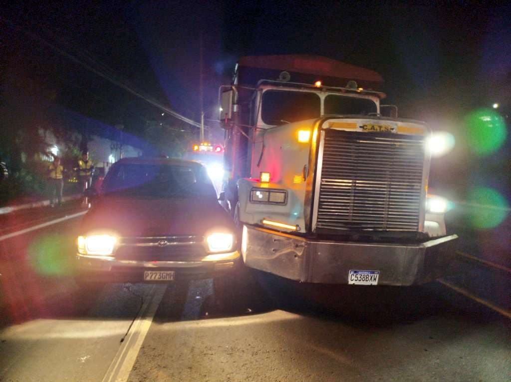 ¿Rumbo a Villa Nueva? Accidente vehicular bloquea el paso en el km 17.5