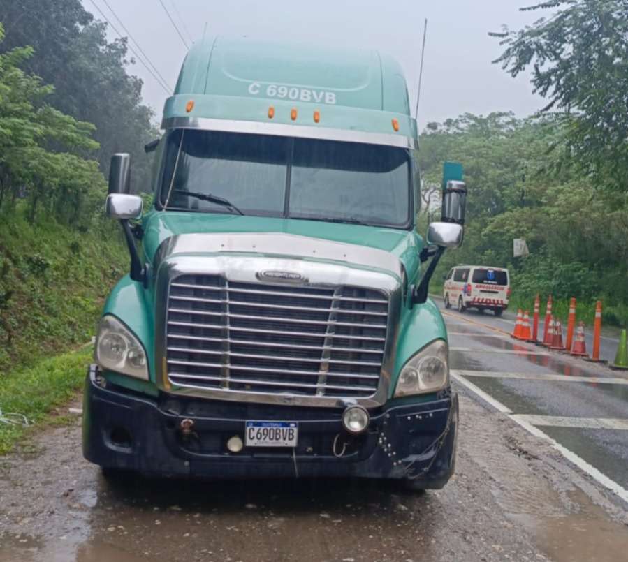 Detienen a piloto de cabezal con mercadería de contrabando valorada en más de Q900 mil