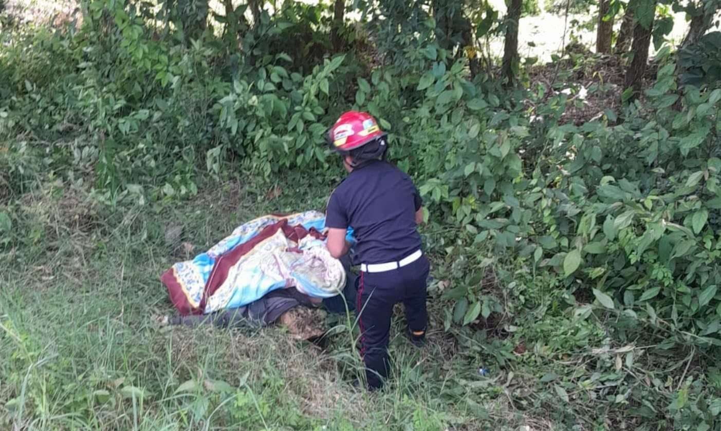 EN FOTOS | Accidente en moto deja un fallecido en Sayaxché