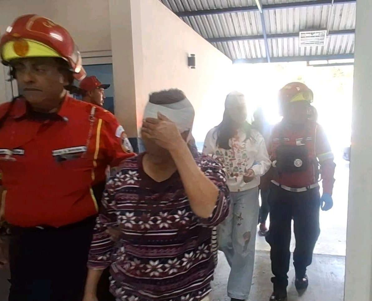 EN FOTOS | Pasajeros de bus son asaltados y agredidos en la Avenida Petapa