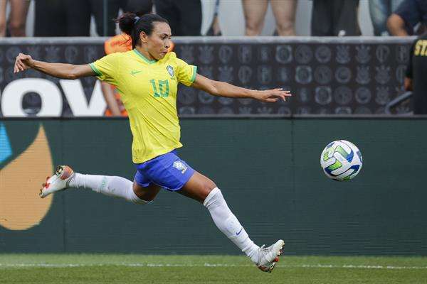 EN VIDEO | Marta, galardonada por el mejor gol de fútbol femenino