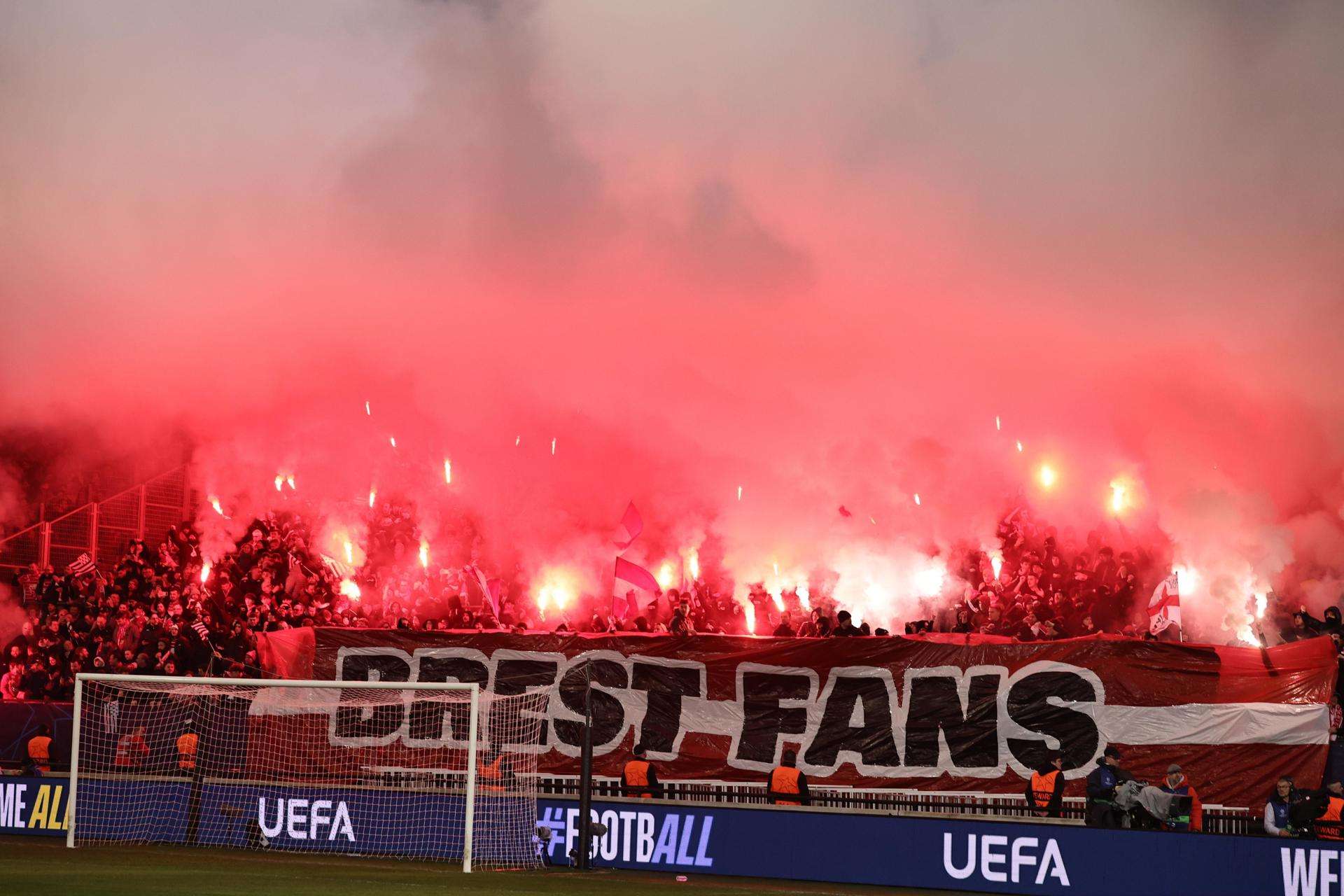 El Brestois vs Real Madrid inició 5 minutos tarde por el humo de bengalas