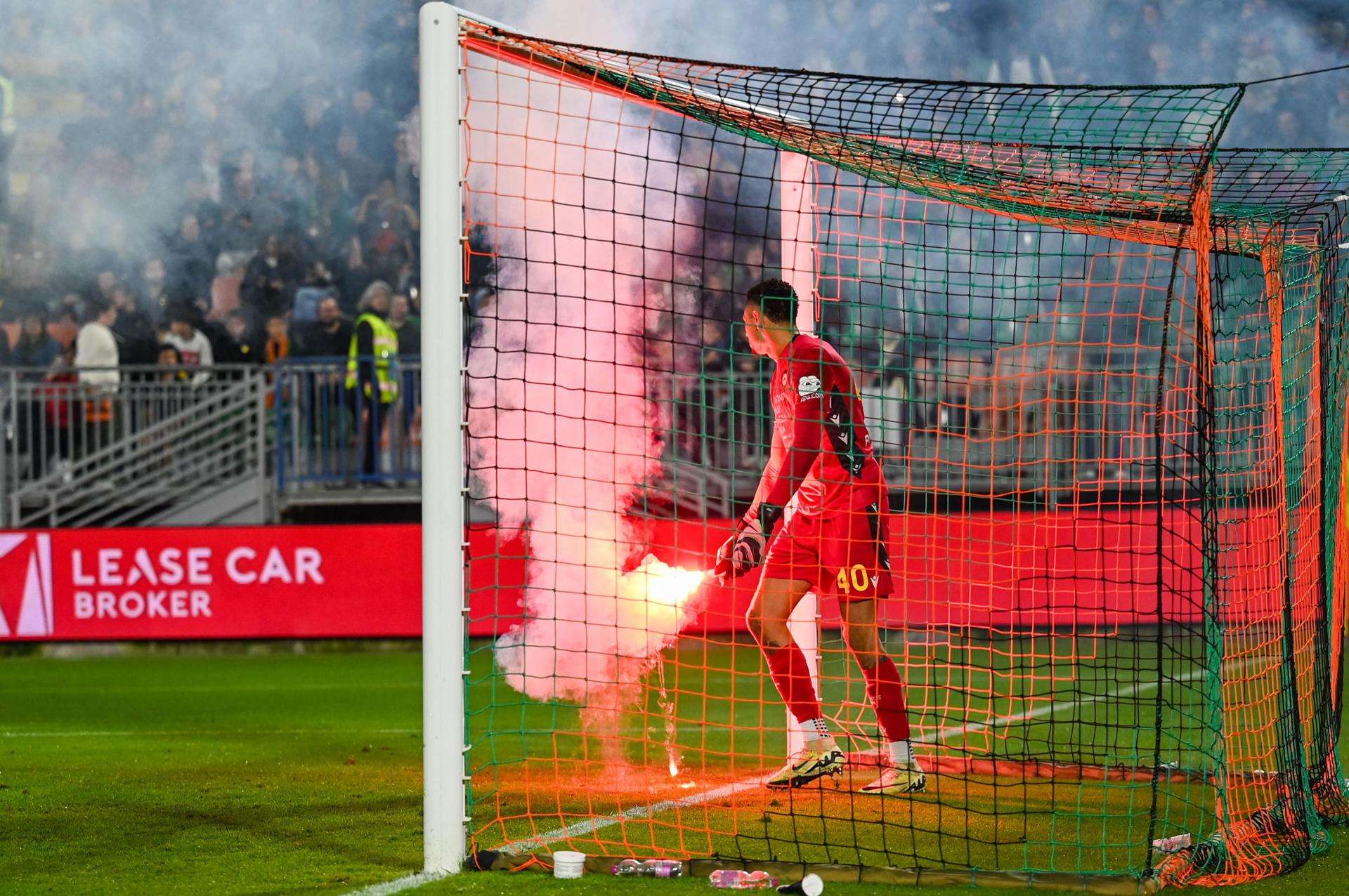 Investigan al portero del Udinese por flujo de apuestas anómalas a tarjeta amarilla suya