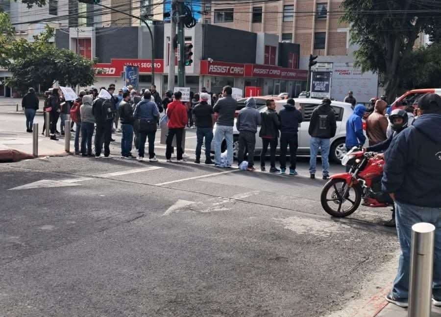 ¿Vas por zona 10? Bloqueo complica el tránsito hacia zona 9