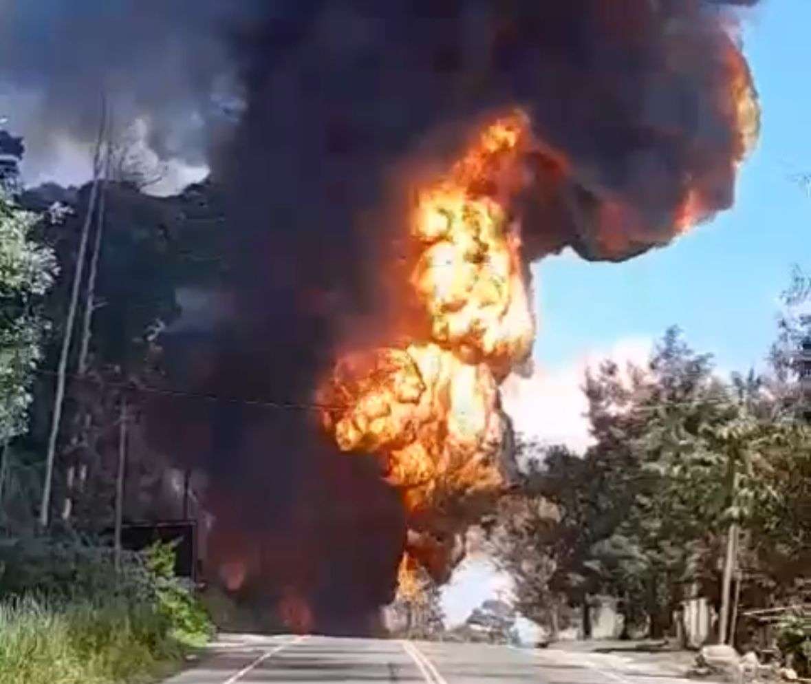 EN VIDEO | Así se vive el incendio de la pipa en ruta al Atlántico