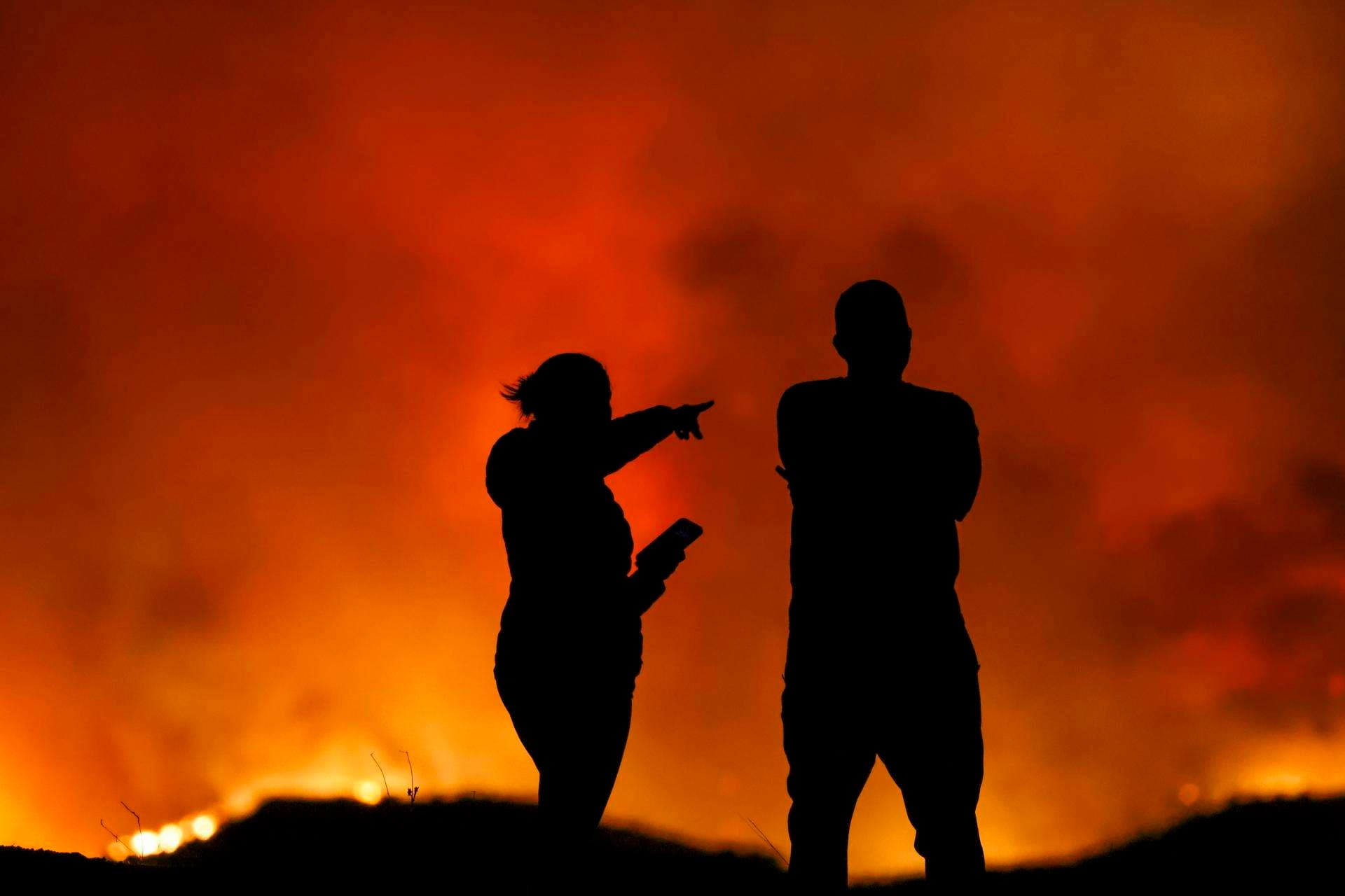Incendio Hughes avanza sin control en plena alerta por fuertes vientos en Los Ángeles
