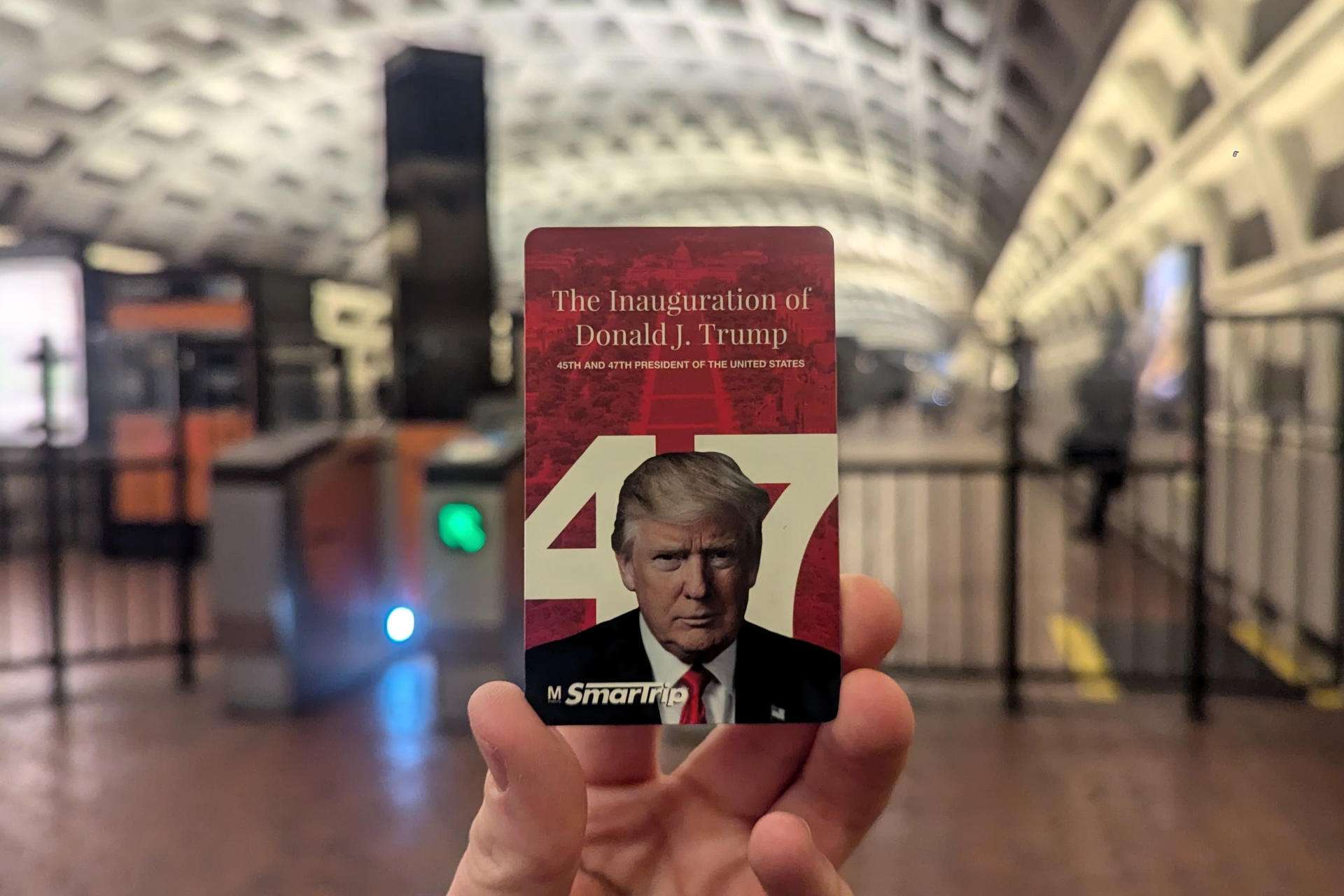 El metro de Washington lanza tarjetas conmemorativas por la investidura de Trump
