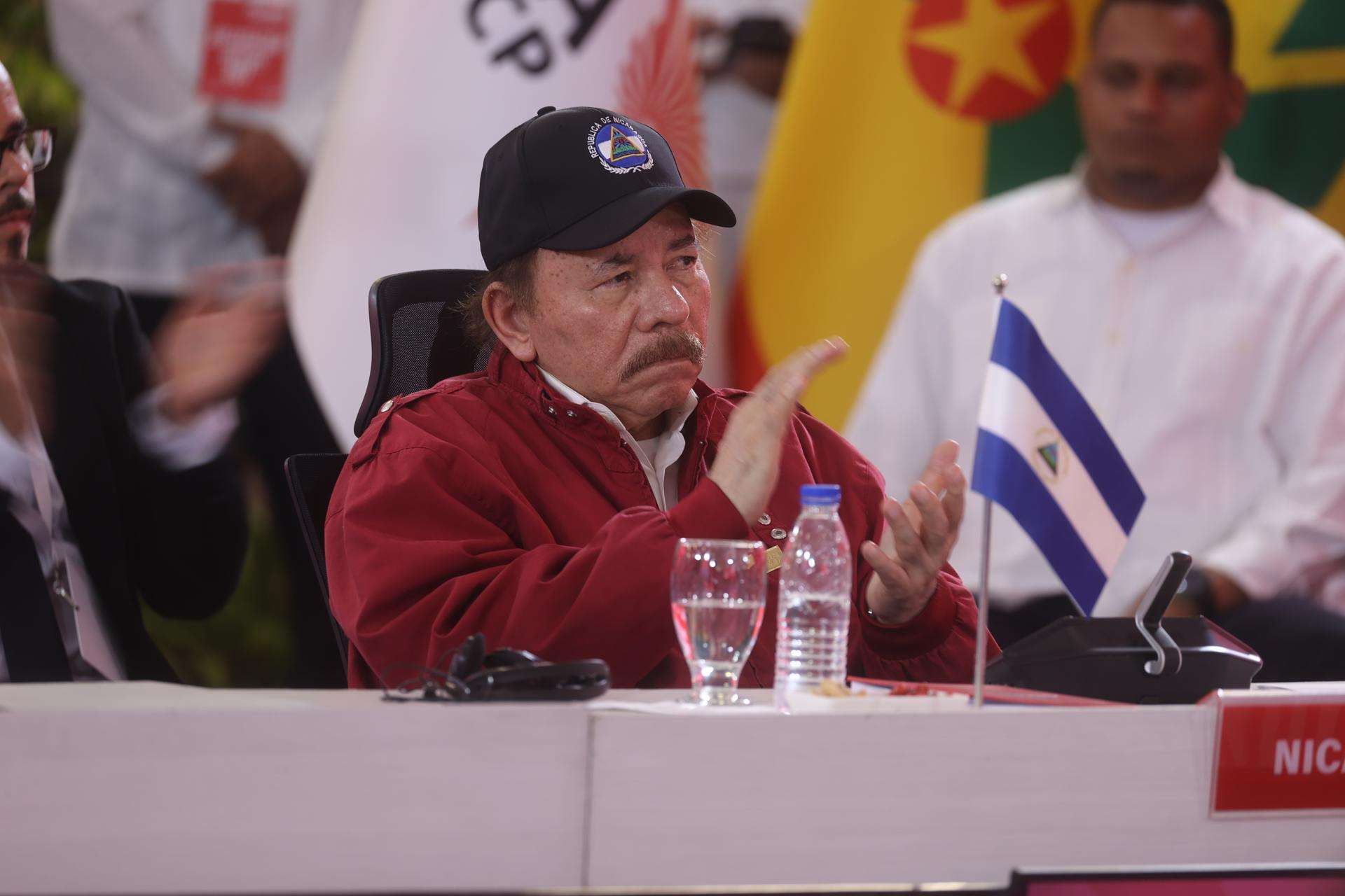 Ortega no asiste a investidura de Maduro y envía una delegación de ministros y diputados
