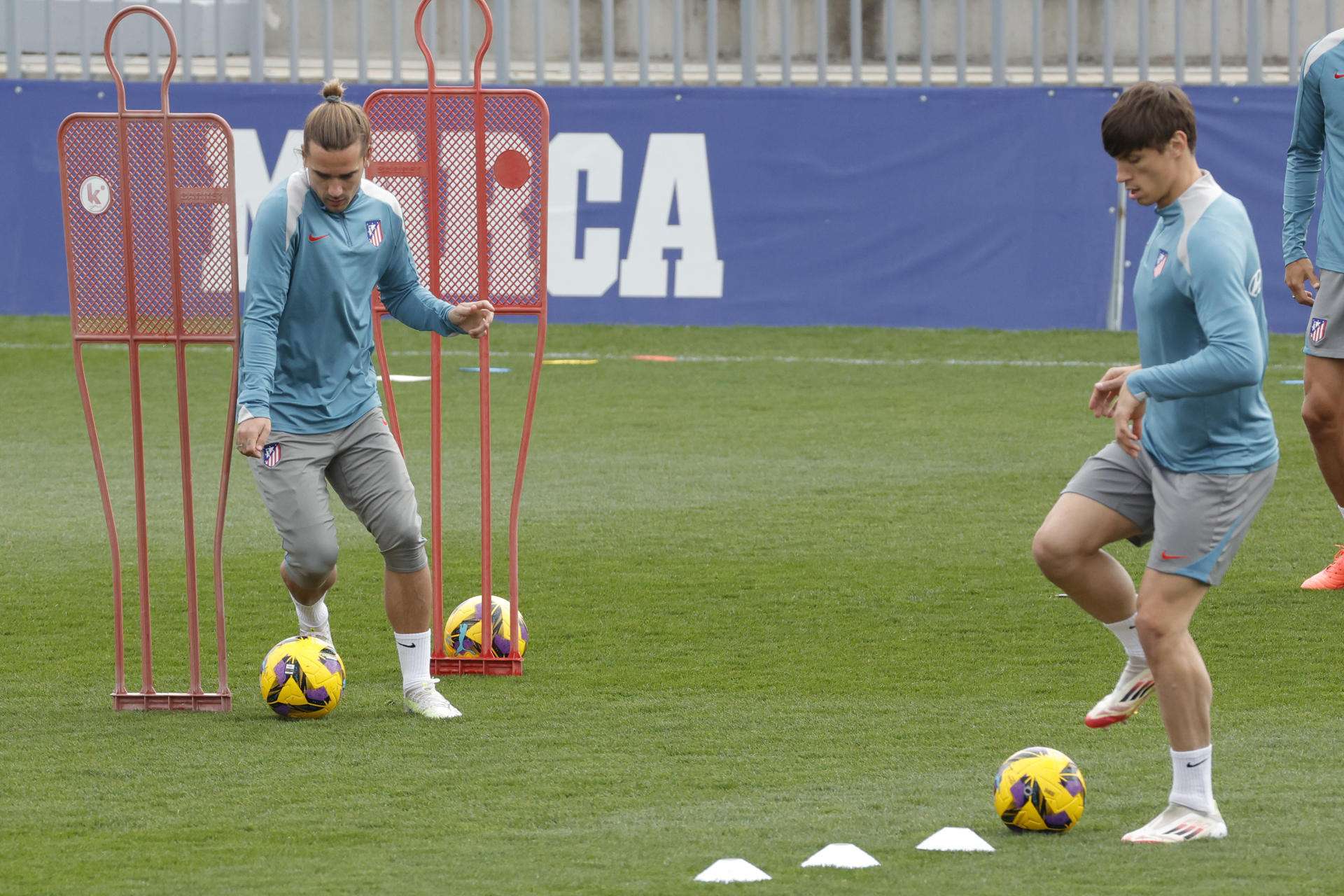 Simeone prueba once sin Julián, De Paul y Giménez para medirse al Athletic