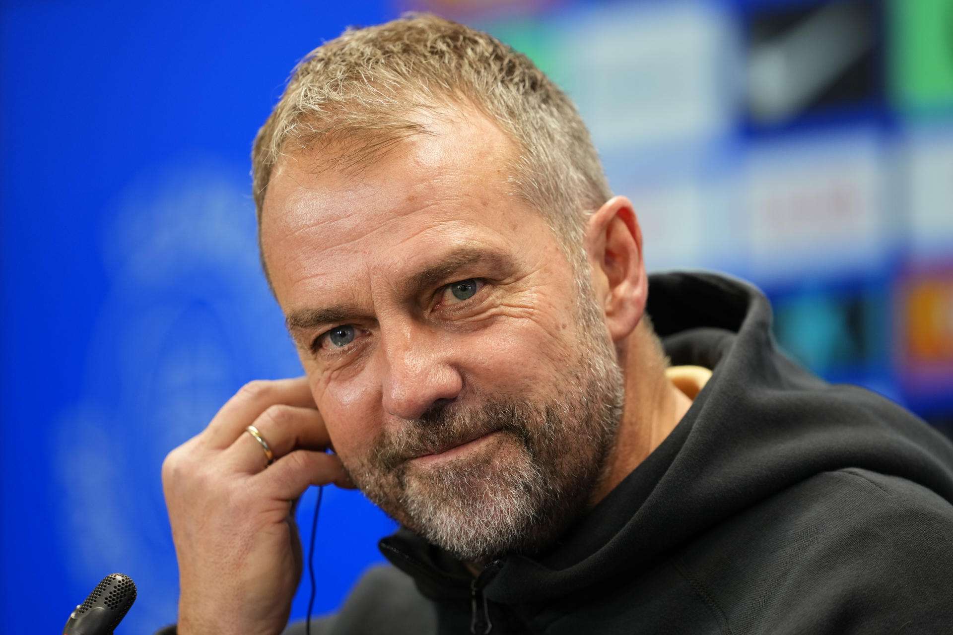 Flick: «Tenemos que encadenar varios partidos ganando para poner presión al Real Madrid»