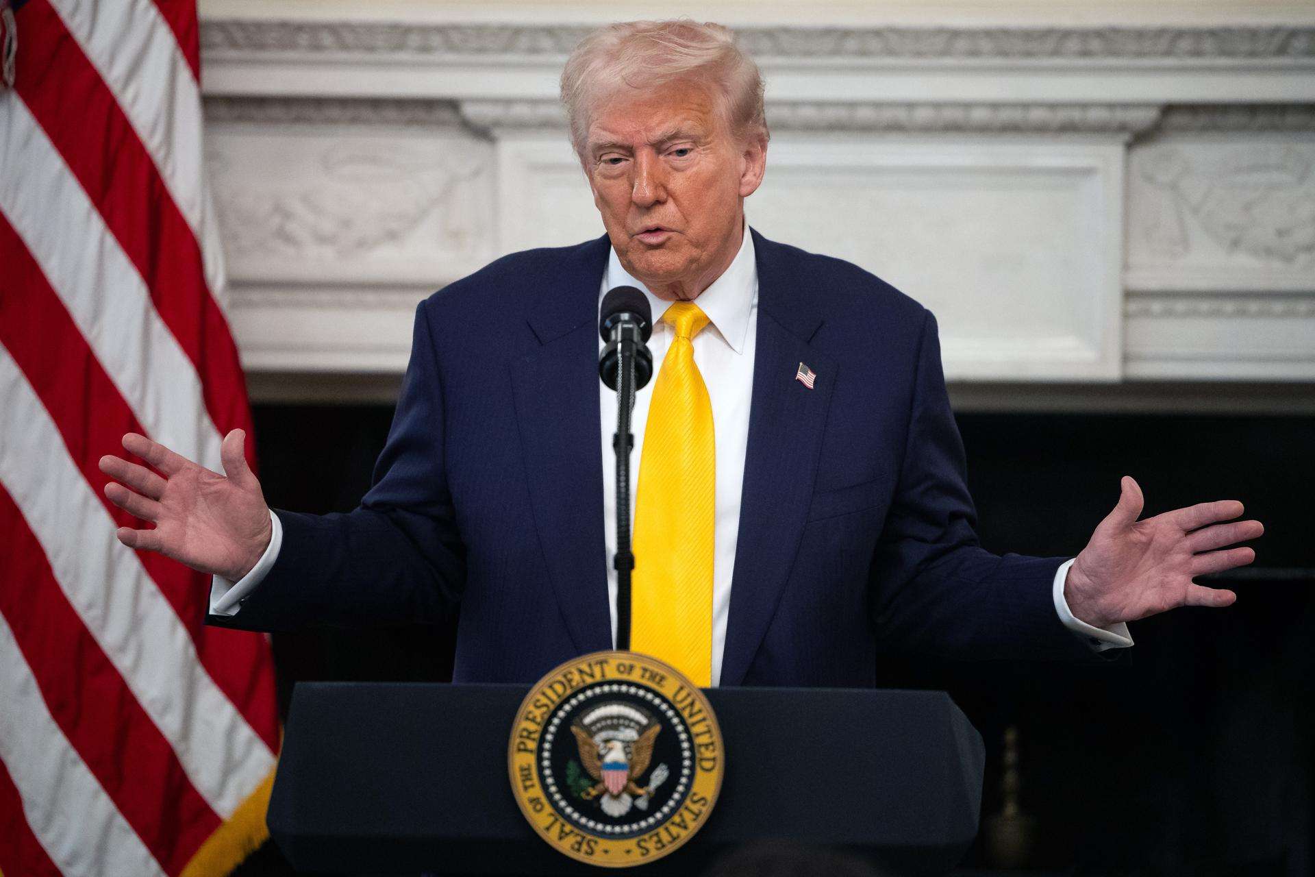 El bloqueo de Trump a fondos federales siembra el caos en ONGs con programas comunitarios