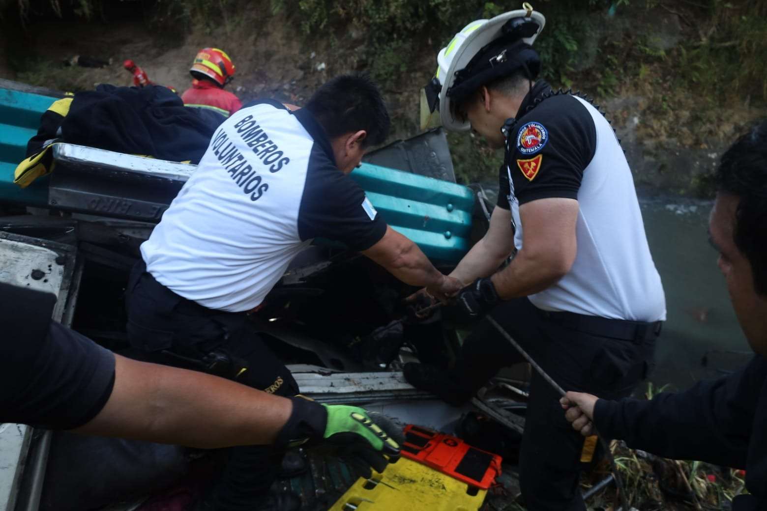 Hospital General da detalles sobre las víctimas de bus que cayó a barranco en Calzada La Paz