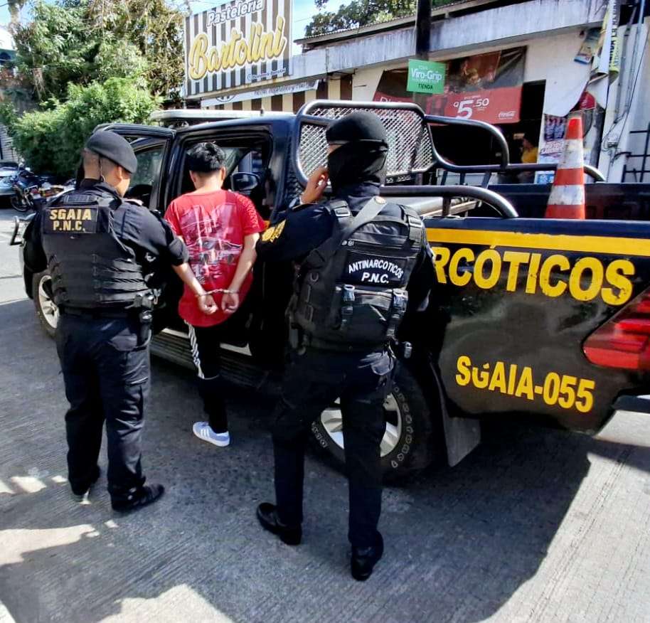 Capturan a pasajero en bus de Retalhuleu que transportaba marihuana y cocaína