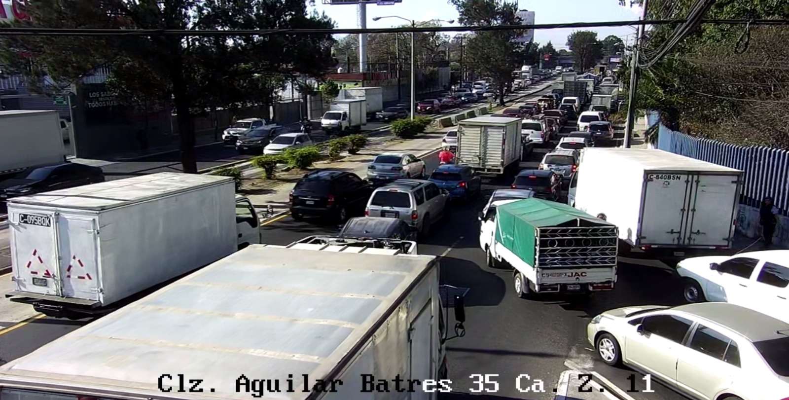 Accidente en la Villalobos deja Calzada Aguilar Batres atascada