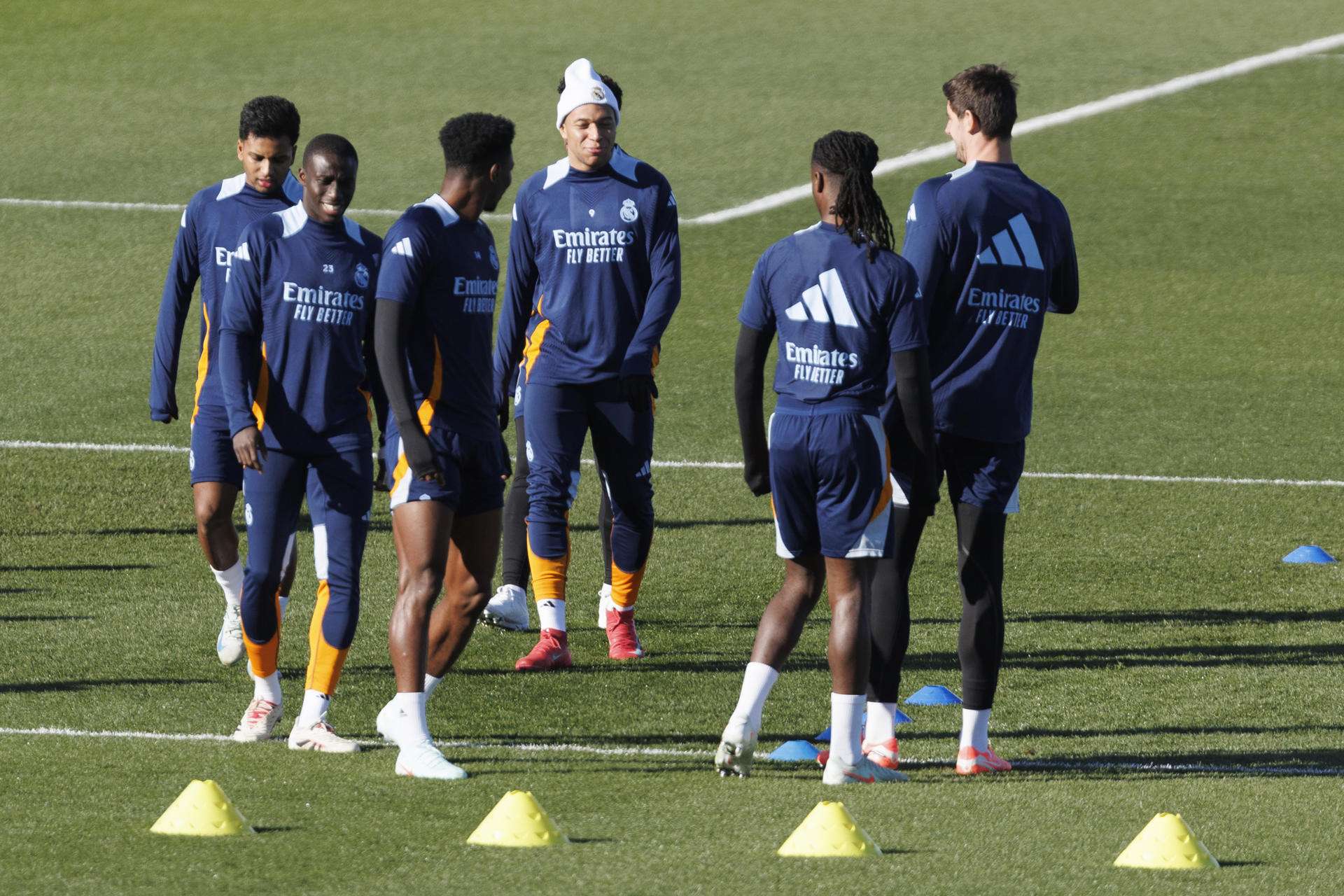 Camavinga con el grupo en un entrenamiento sin Vinícius, Bellingham ni Alaba