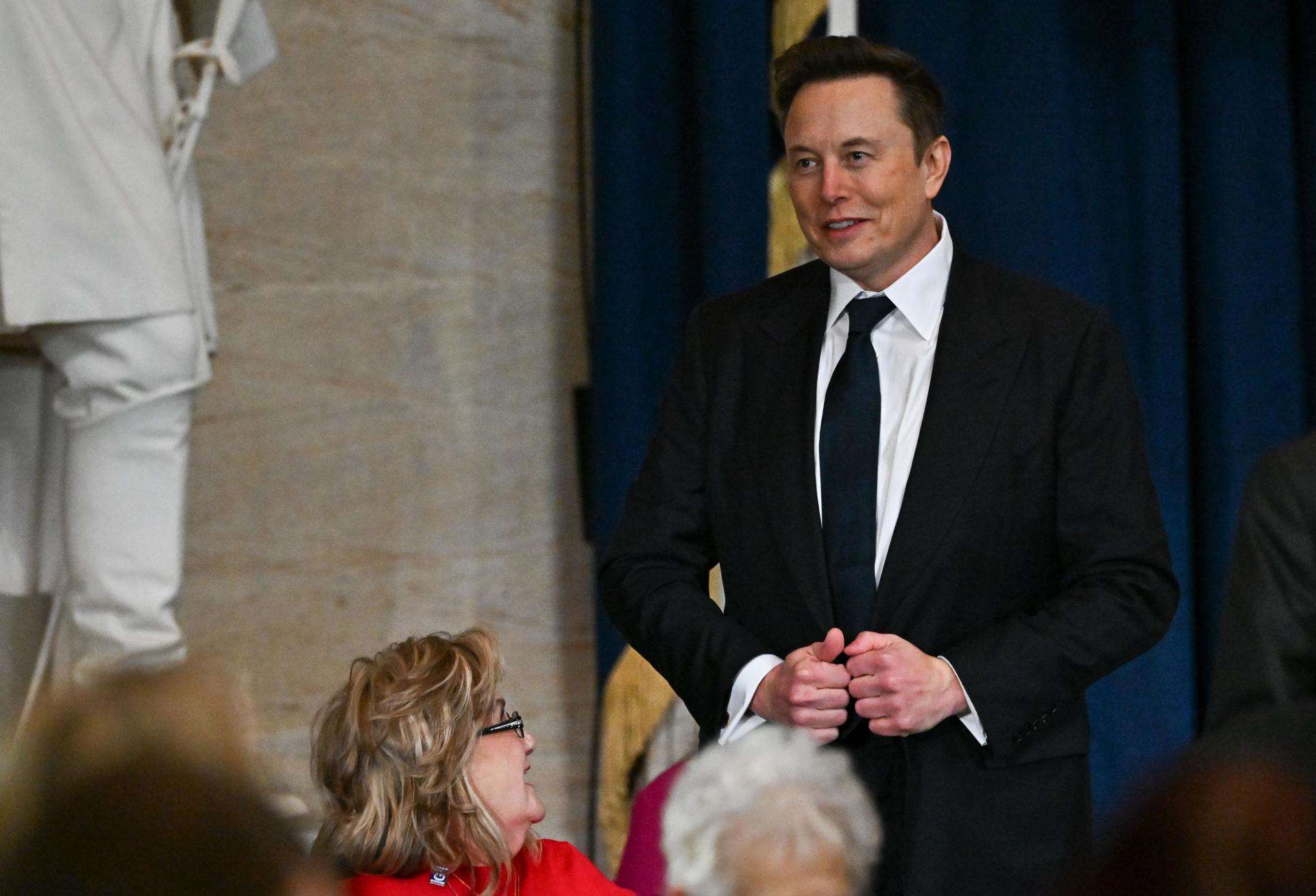 Elon Musk es un «empleado gubernamental especial» de Trump, según la Casa Blanca