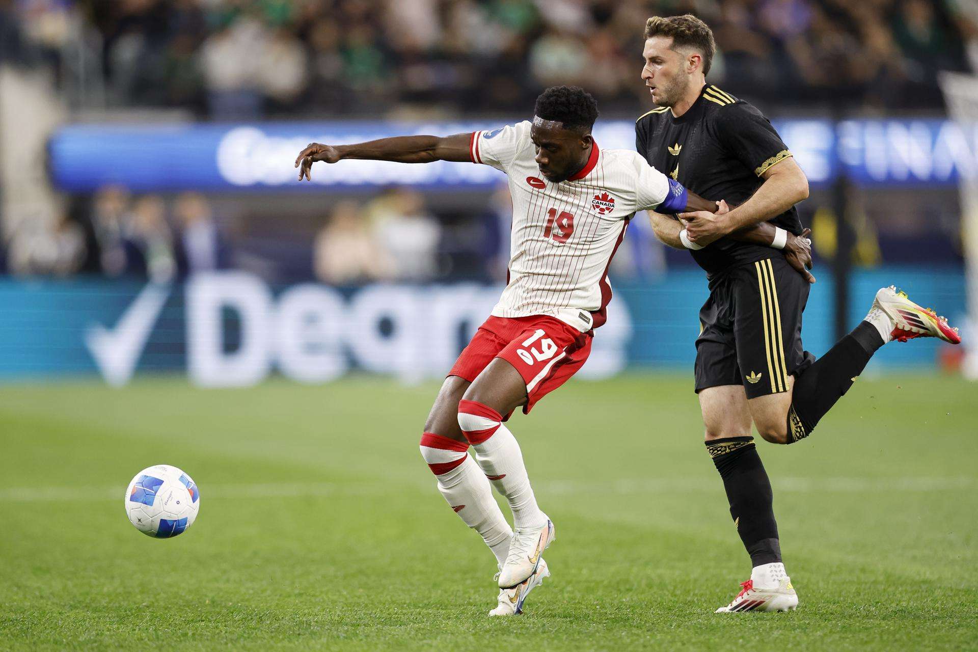 Alphonso Davies se rompe el ligamento cruzado y se pierde lo que resta de temporada