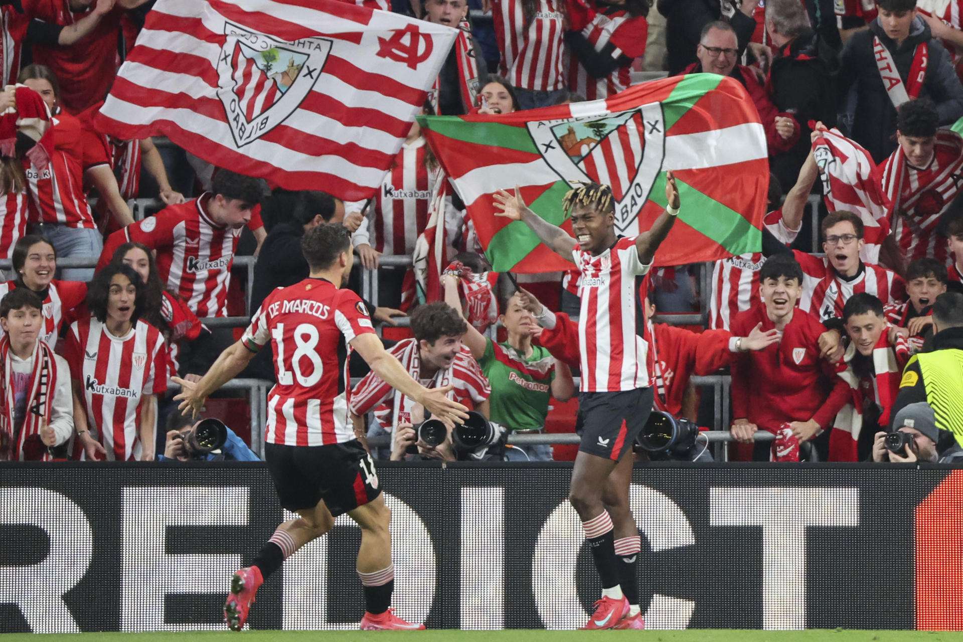 El Athletic mantiene su sueño europeo remontando a un Roma en inferioridad numérica