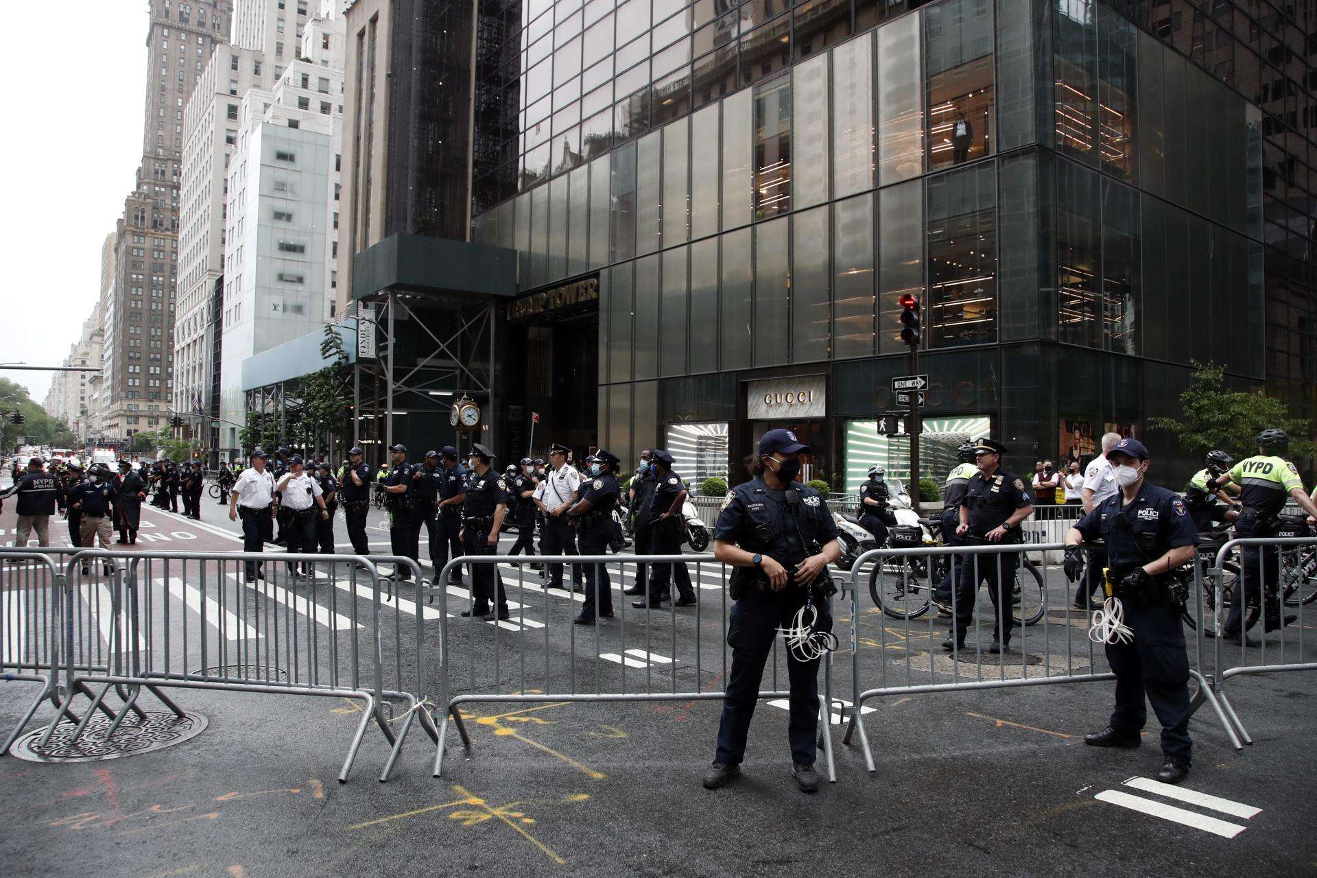Casi 100 personas arrestadas en protesta en Torre Trump