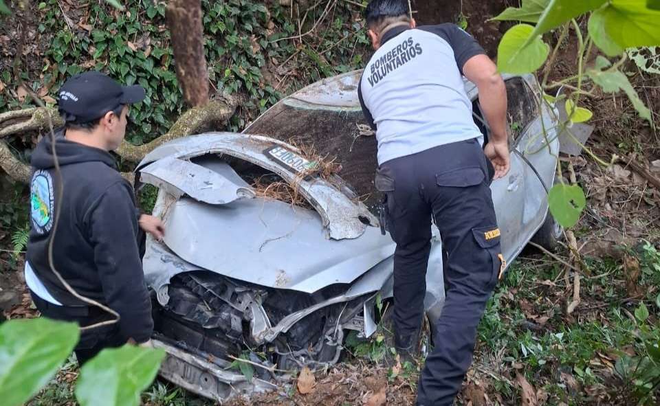 Vehículo cae en barranco: dos heridos en accidente en cuesta Las Cañas