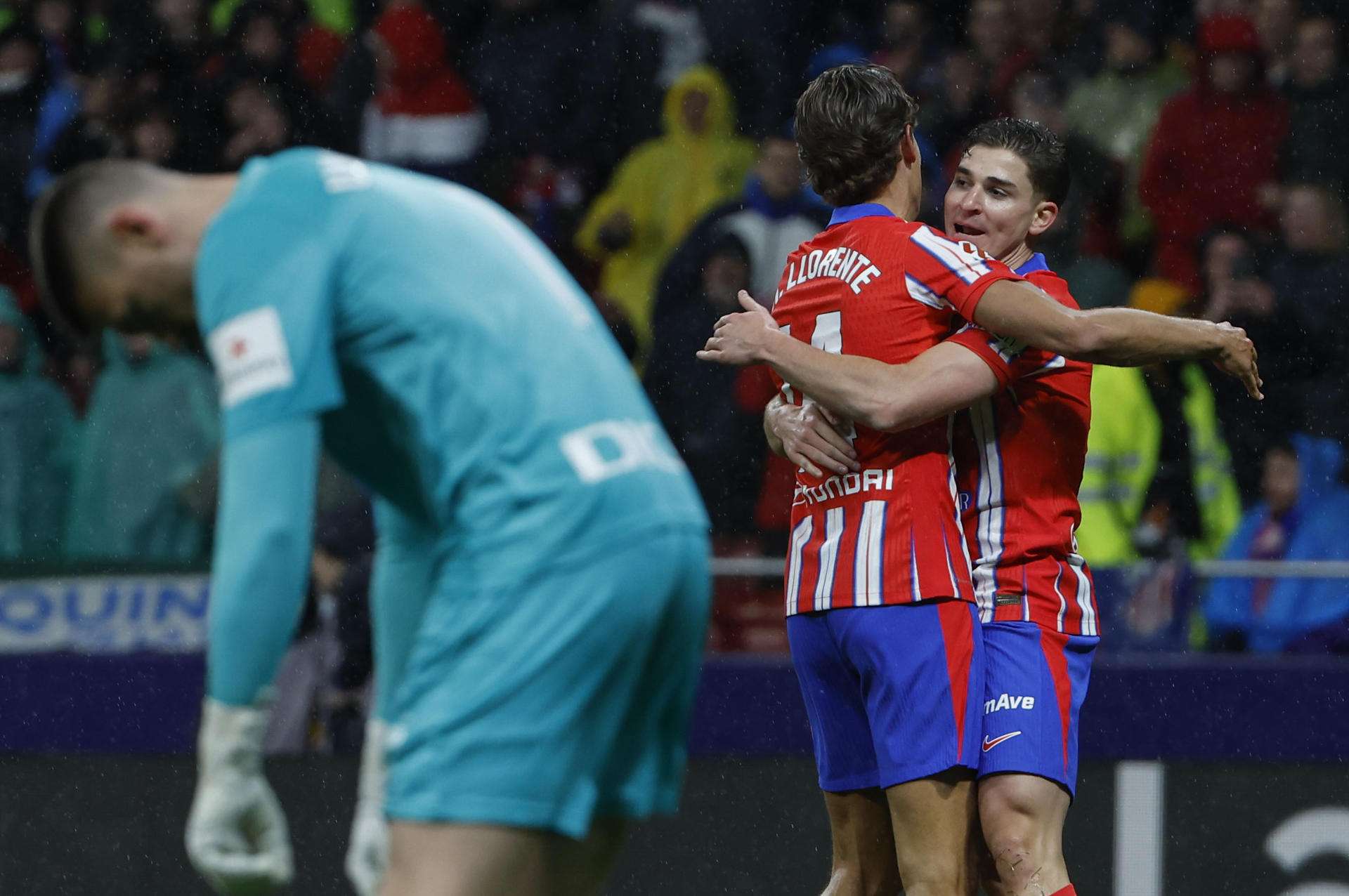 «La Araña» Álvarez y los palos devuelven a la cima al Atlético