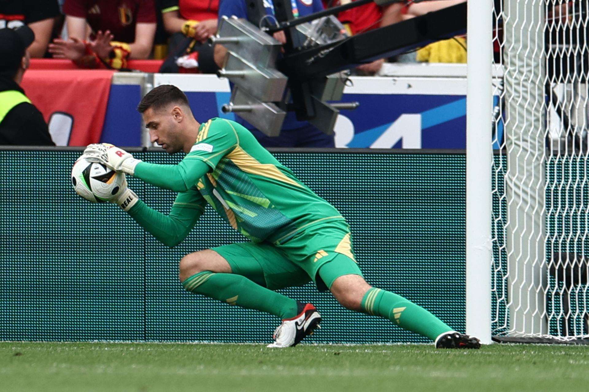 Portero Koen Casteels anuncia que deja la selección belga por el regreso de Courtois