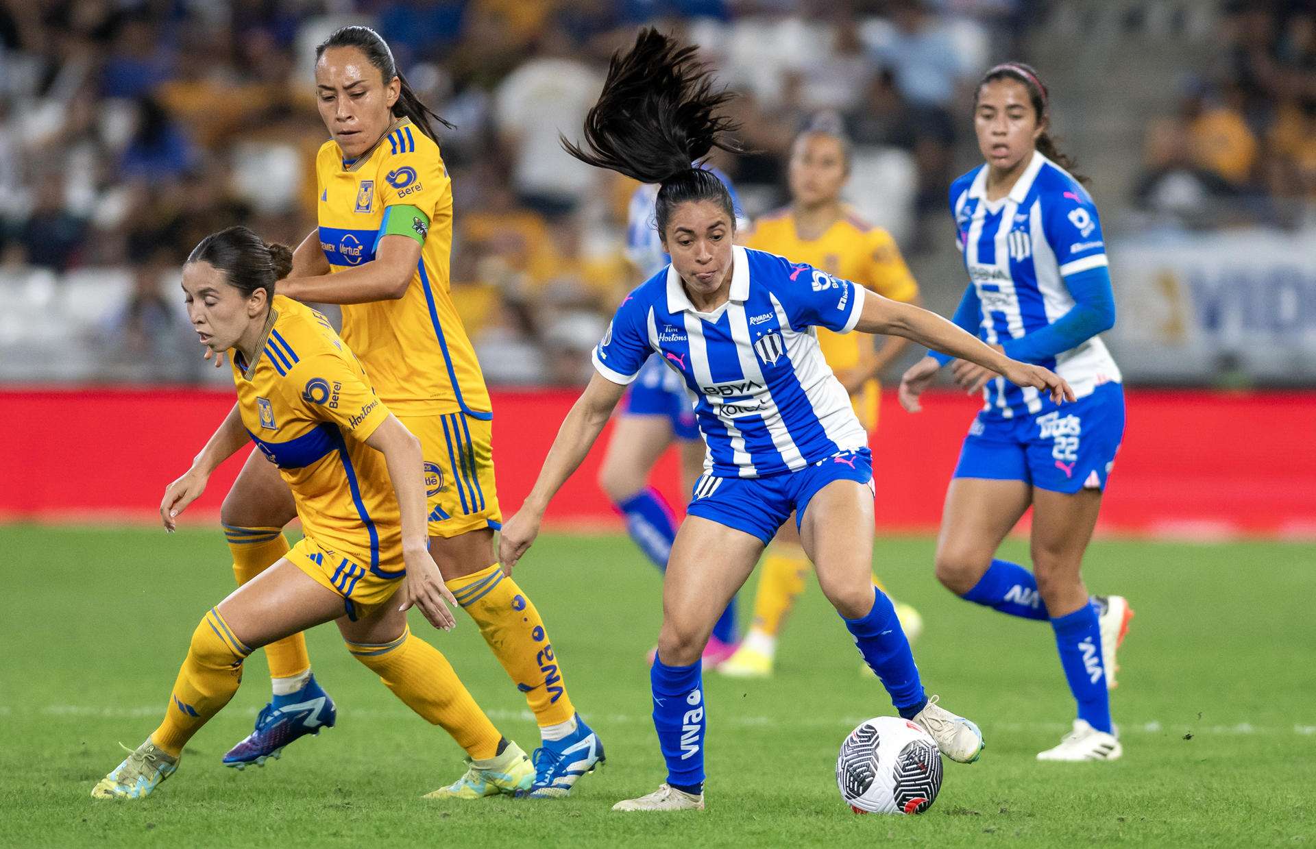 Ana Lucía Martínez rescata un empate con el que Rayadas clasifica a cuartos