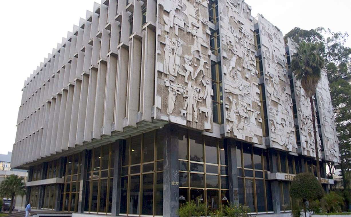 Diputado denuncia pagos millonarios a empresa del Seguro Médico Escolar tras su derogación