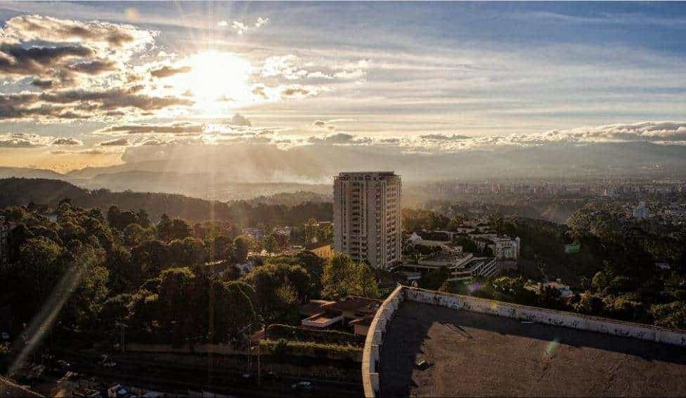 ¡Sol y calor! Pero… ¿la lluvia aislada podría sorprendernos este viernes?