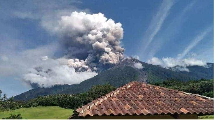 30 mil personas en riesgo por el volcán de Fuego ¿Qué comunidades están en peligro?