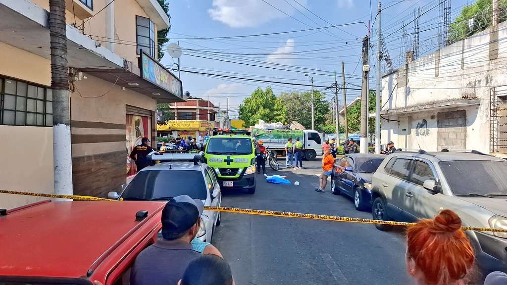 EN FOTOS | Hombre pierde la vida en ataque armado en la zona 5