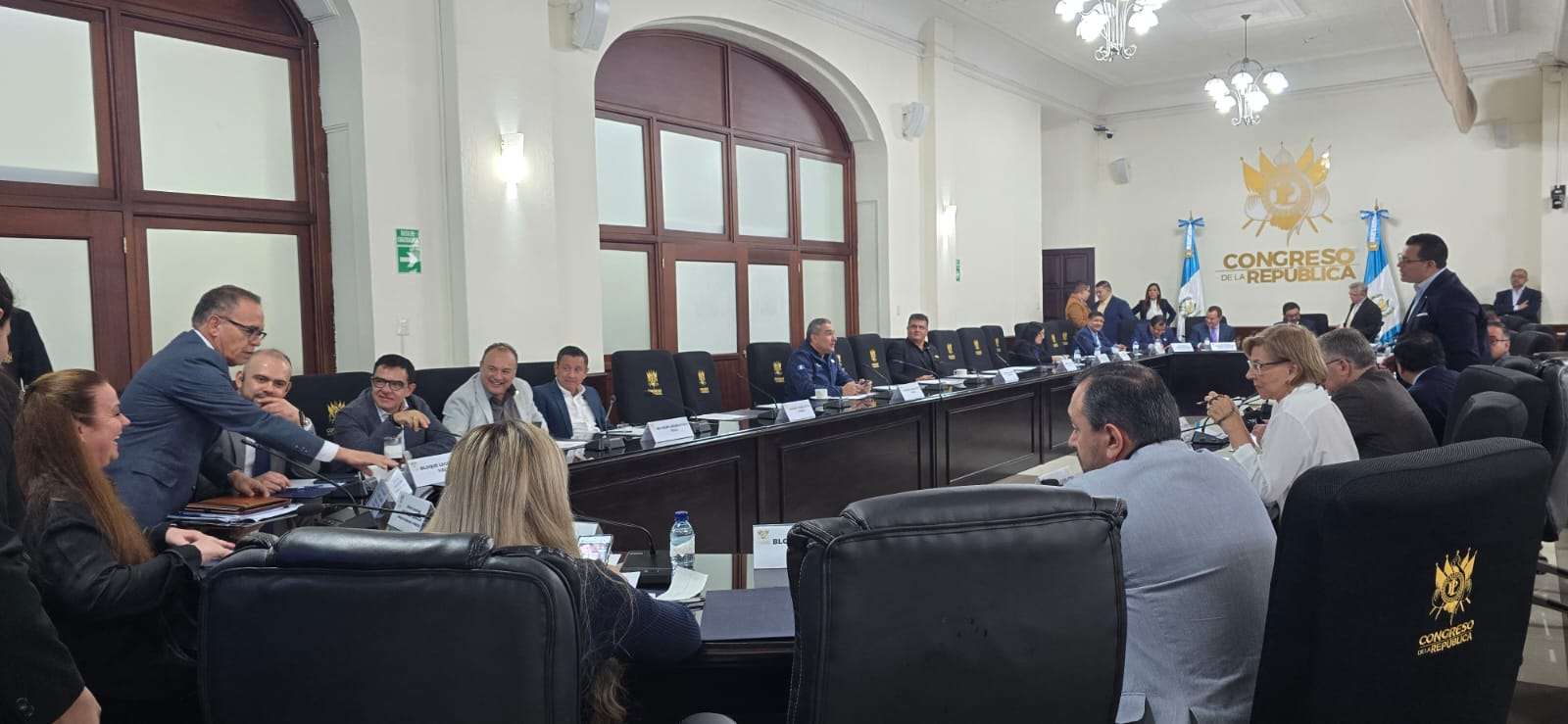 Ministra Giracca asegura solución a la escasez de maestros en Villa Nueva ¿3,000 nuevos maestros para 2025?