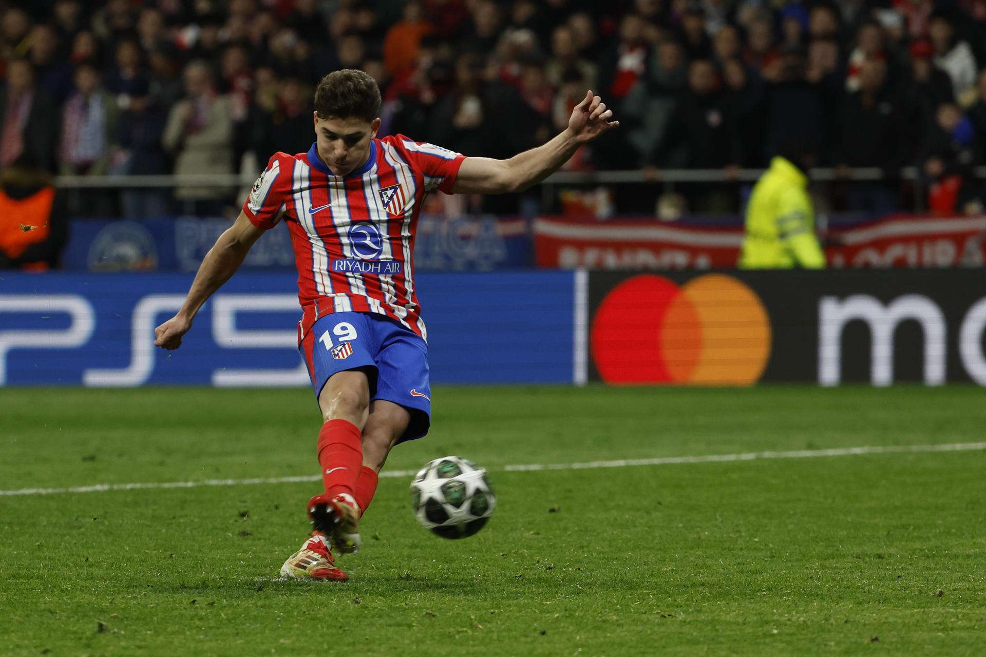 Julián Álvarez: «Vi mil veces el penalti, yo no la siento; la regla tiene que ser más clara»