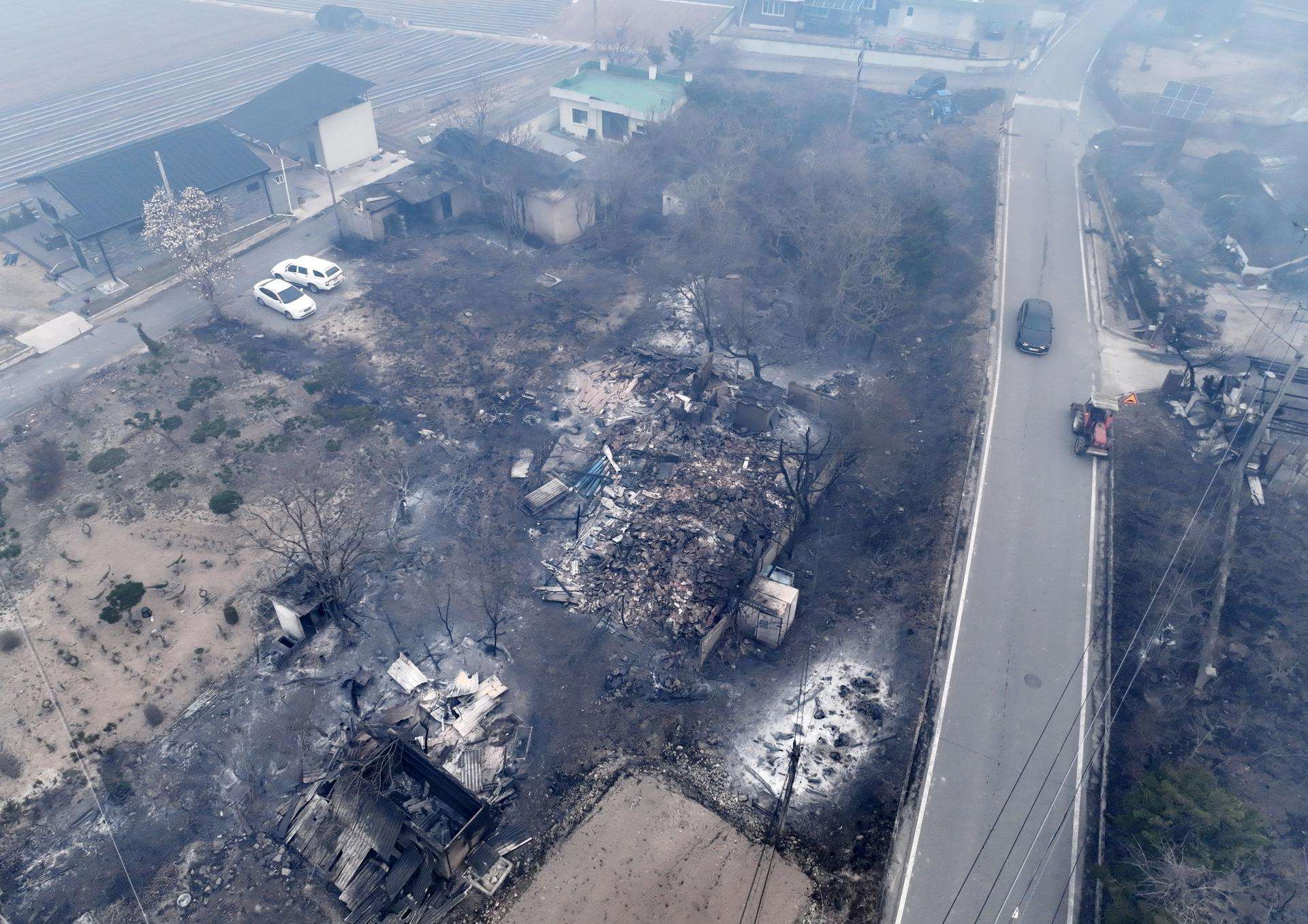 Se extienden los incendios forestales en Corea del Sur por el fuerte viento