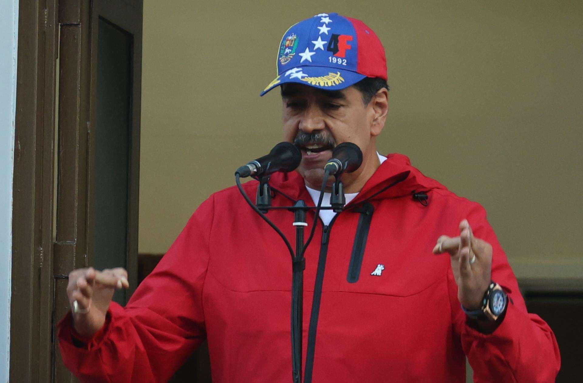 Maduro ordena incrementar los vuelos de retorno a Venezuela de migrantes detenidos en EE.UU.