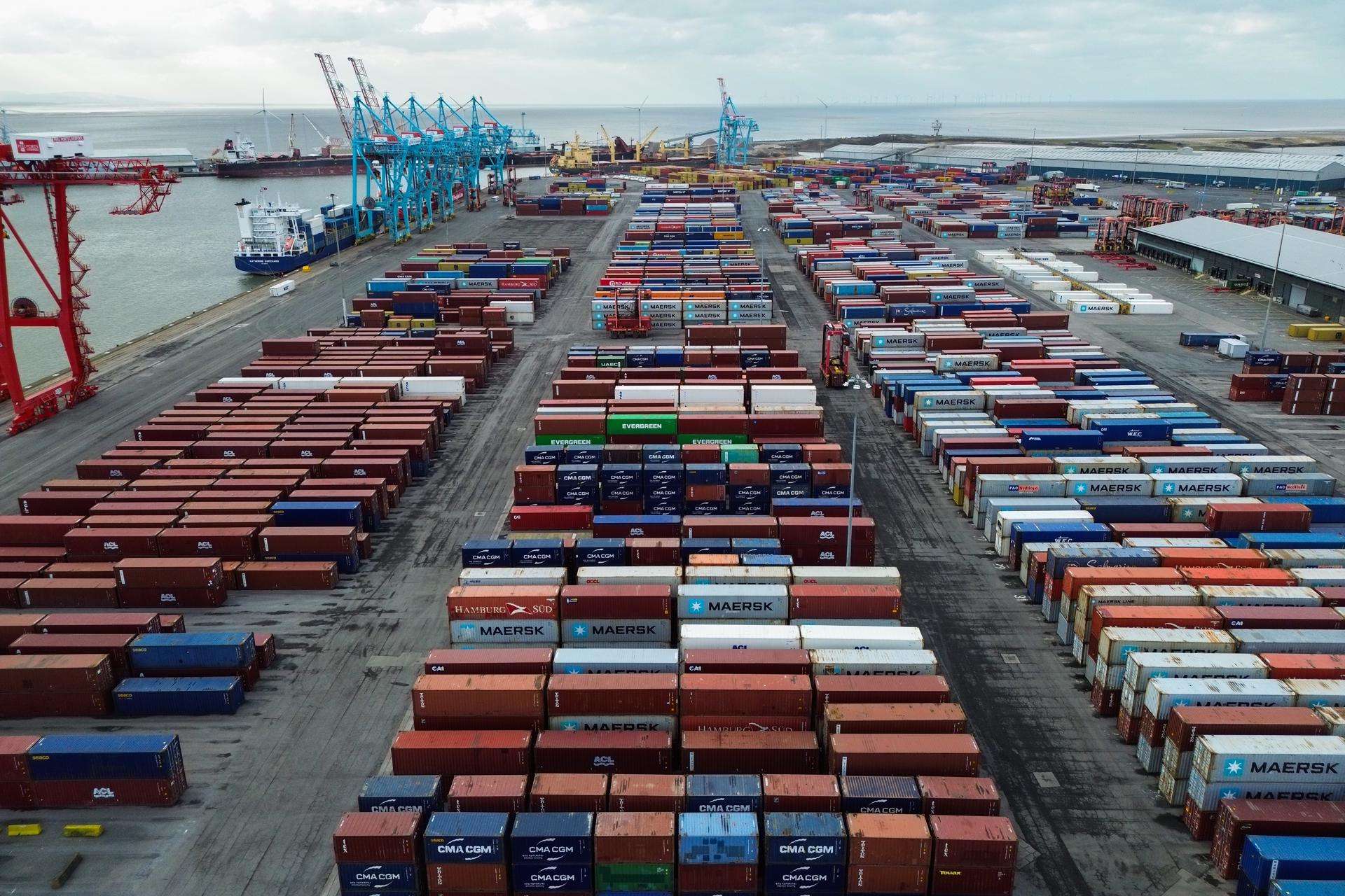 Trump considera posible alivio arancelario para algunos sectores de Canadá y México