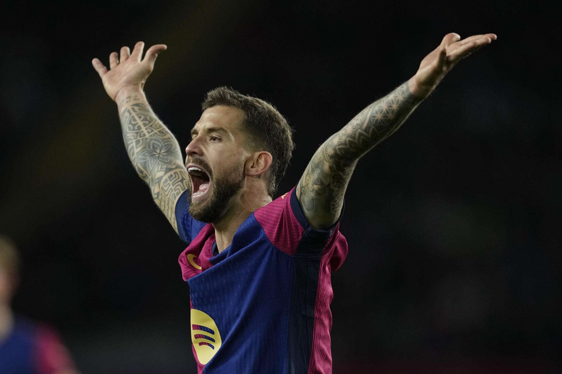 Barcelona extiende el contrato de Iñigo Martínez